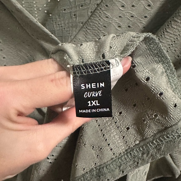 SHEIN Curve Women’s Sage Green Eyelet Pattern Longsleeve V Neck Blouse Size 1XL - Picture 5 of 6